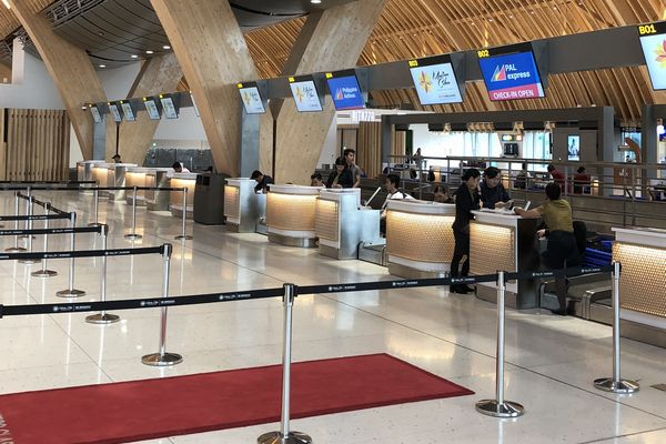 セブマクタン国際空港第2ターミナルのチェックインカウンター