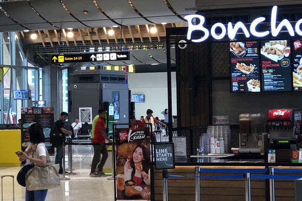 セブマクタン国際空港第2ターミナル出国後の飲食店